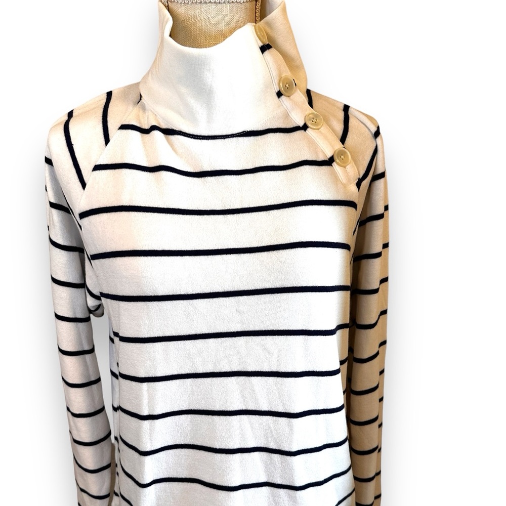 Jcrew white with blue stripes scoop buttoned neckline NWOT med pullover jersey